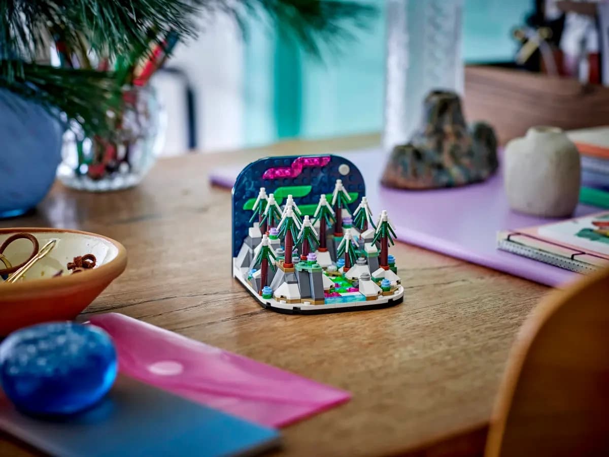 Featured image for article: LEGO's Northern Lights Diorama (40785) Brings the Aurora Borealis to Your Shelf