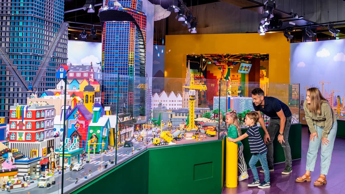 LEGO Takes Control: Discovery Centers Come Home for £200 Million