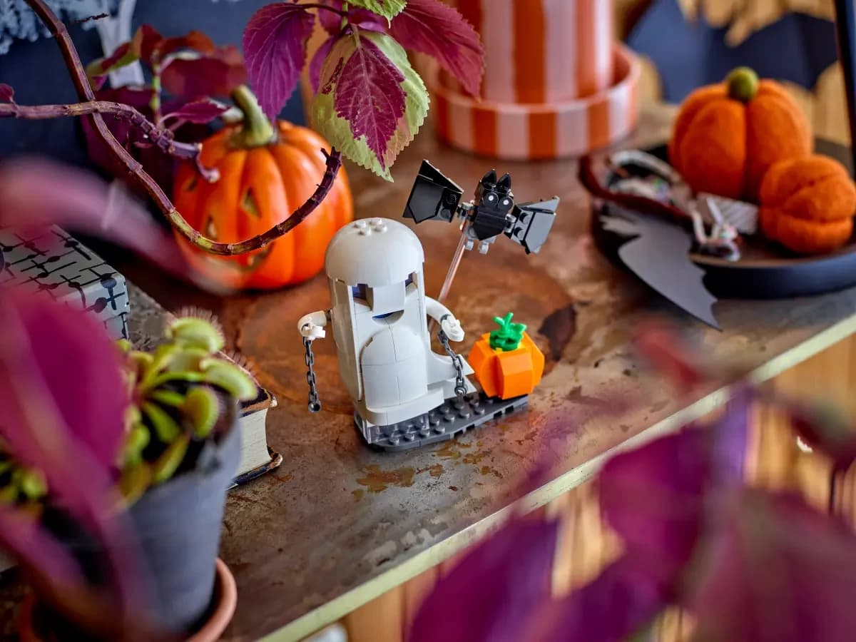 LEGO's Glowing Ghost GWP Brings Halloween Spirit to Your Collection
