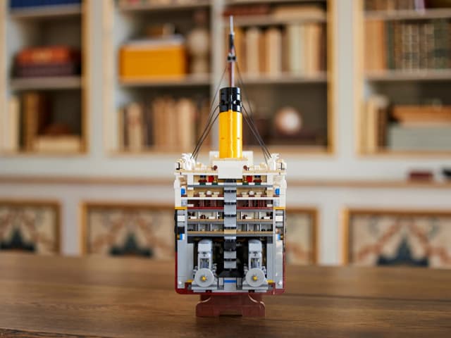 LEGO® Titanic - Image 20