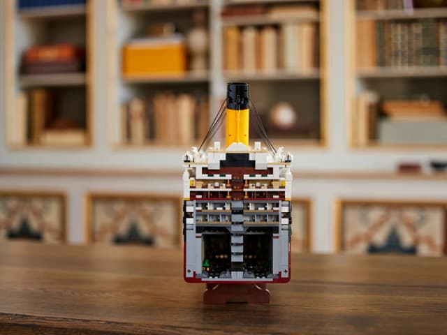 LEGO® Titanic - Image 22