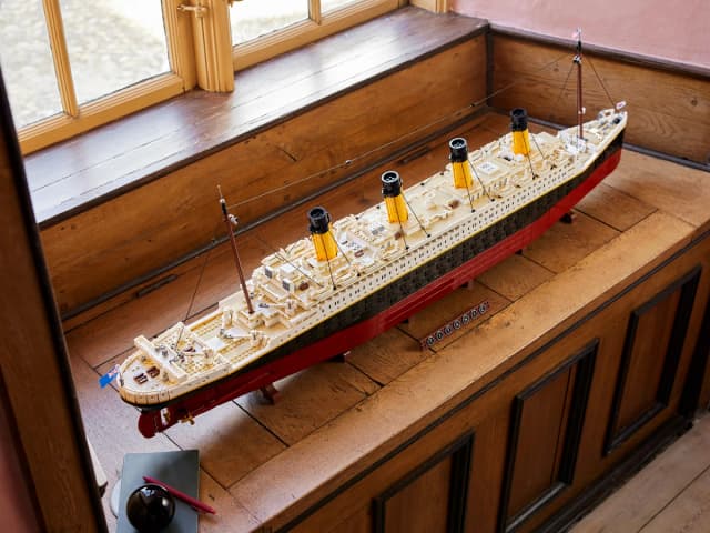 LEGO® Titanic - Image 18
