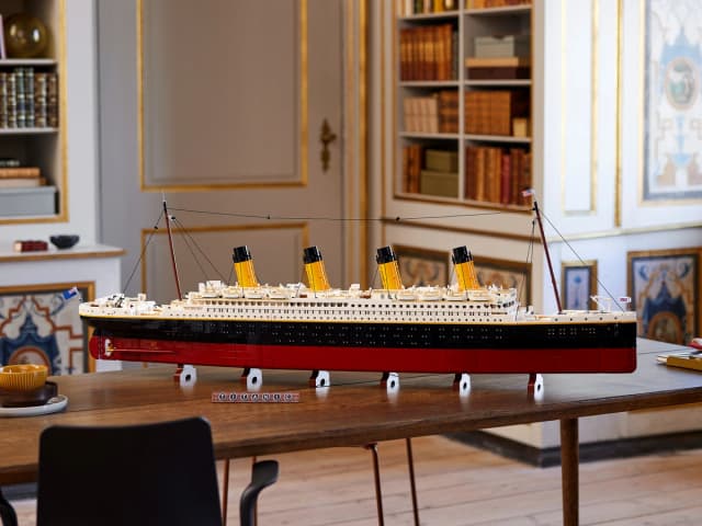 LEGO® Titanic - Image 9