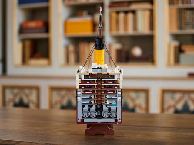 LEGO® Titanic - Image 5