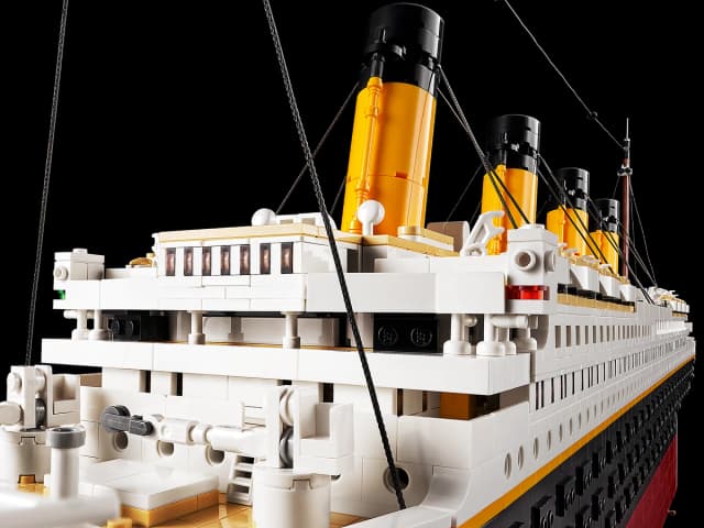 LEGO® Titanic - Image 3