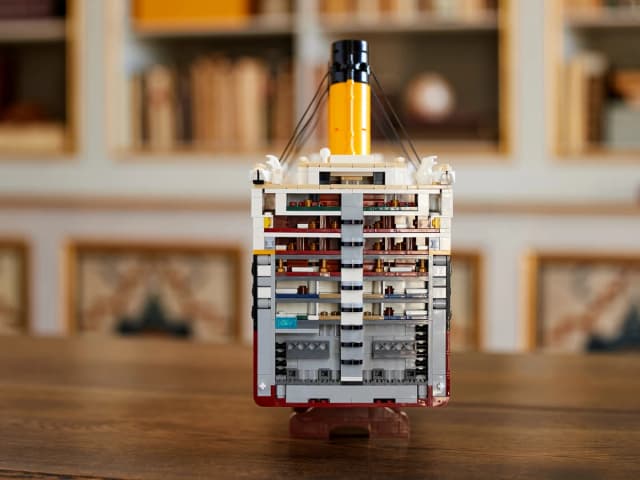 LEGO® Titanic - Image 6