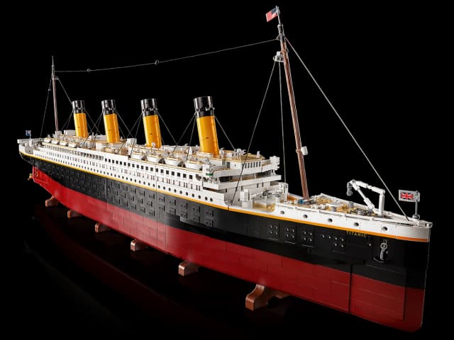 LEGO® Titanic - Image 23
