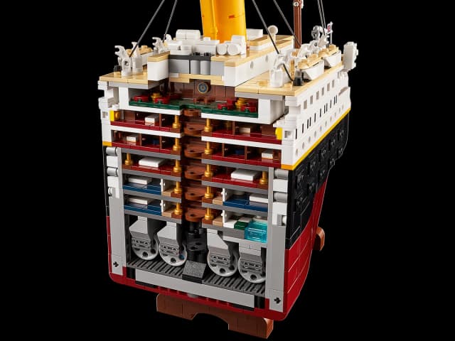LEGO® Titanic - Image 7
