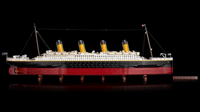 LEGO® Titanic - Image 11