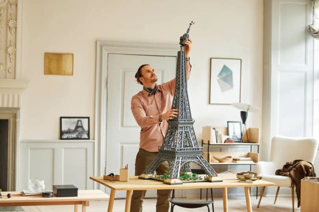 Eiffel tower - Image 4
