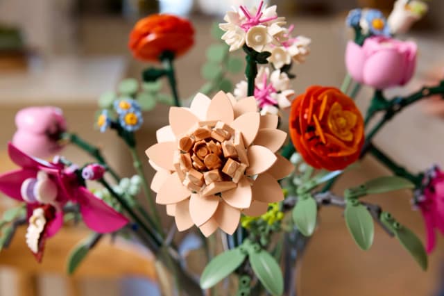 Pretty Pink Flower Bouquet - Image 4