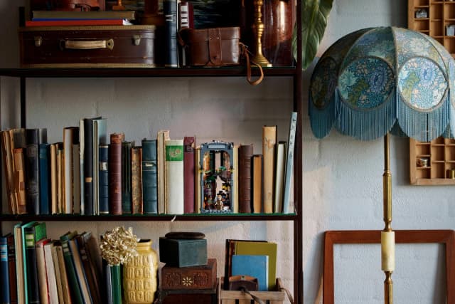 Sherlock Holmes: Book Nook - Image 17