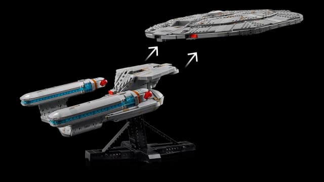 Star Trek: U.S.S. Enterprise NCC-1701-D™ - Image 3