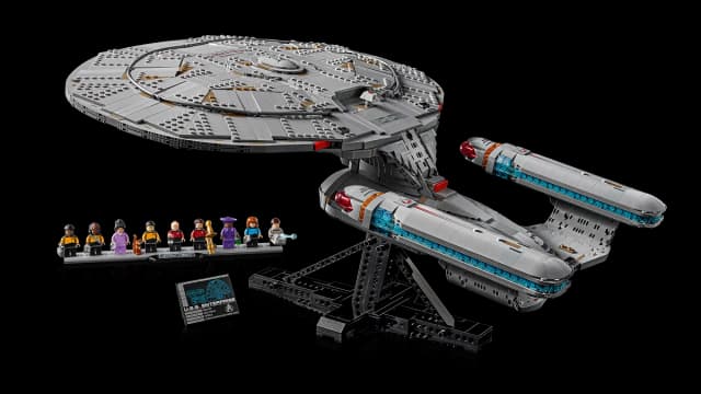 Star Trek: U.S.S. Enterprise NCC-1701-D™ - Image 5