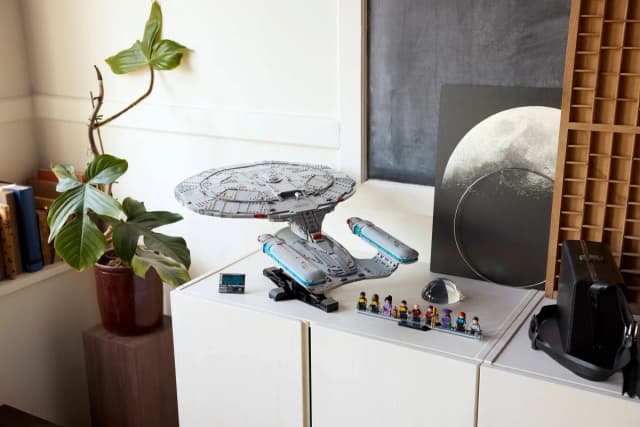 Star Trek: U.S.S. Enterprise NCC-1701-D™ - Image 11