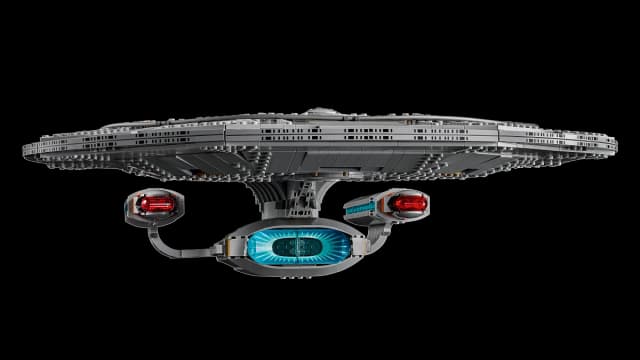 Star Trek: U.S.S. Enterprise NCC-1701-D™ - Image 4