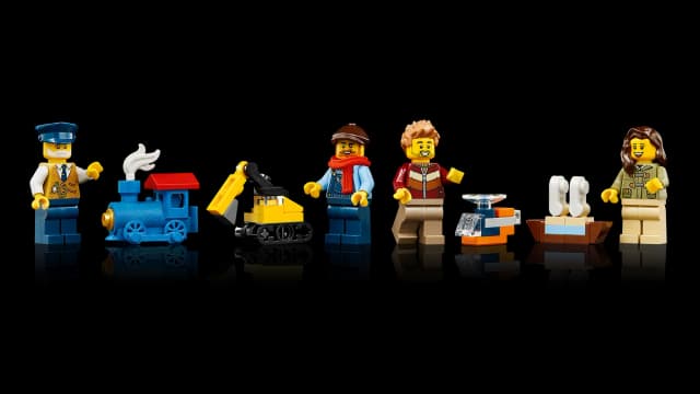 Holiday Express Train - Image 13