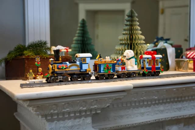 Holiday Express Train - Image 10