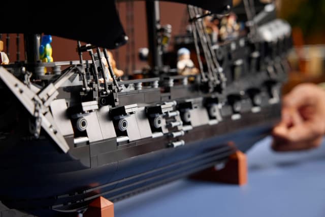 Captain Jack Sparrow's Pirate Ship - Image 6