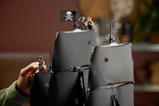 Captain Jack Sparrow's Pirate Ship - Image 11