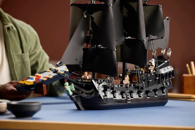 Captain Jack Sparrow's Pirate Ship - Image 5