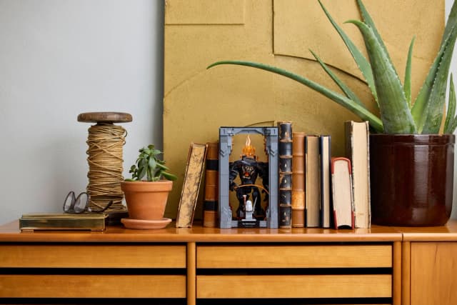 The Lord of the Rings: Balrog™ Book Nook - Image 4