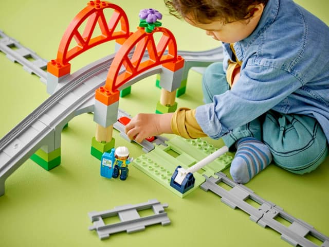 Train Bridge and Tracks Expansion Set - Image 3