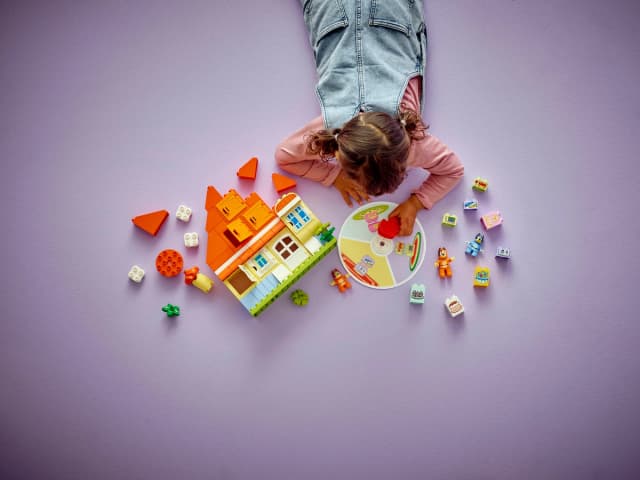 Bluey's Family House with Memory Game - Image 9