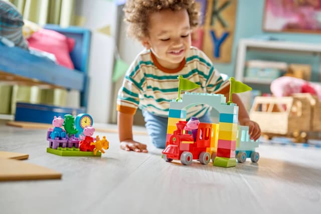 Train Ride with Grandpa Pig - Image 7