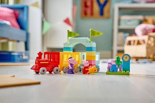 Train Ride with Grandpa Pig - Image 9