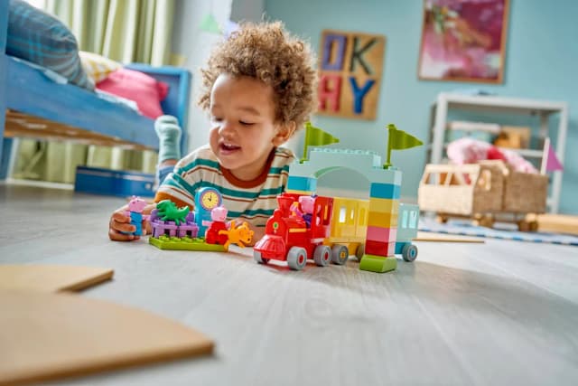 Train Ride with Grandpa Pig - Image 4