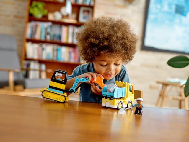 Truck & Tracked Excavator - Image 3