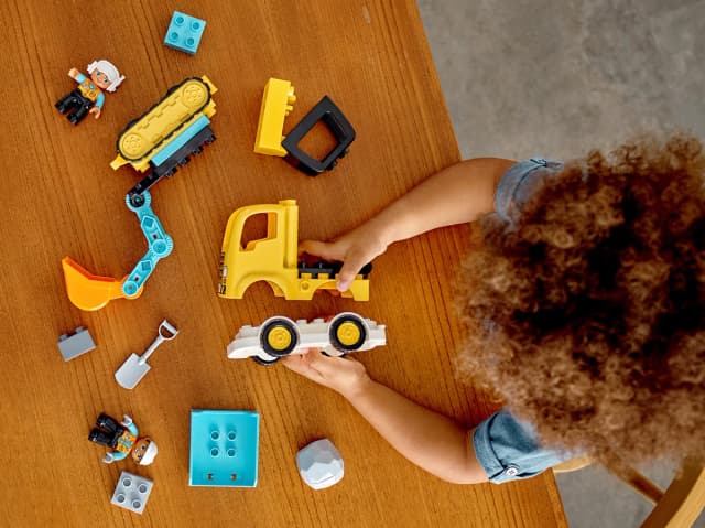 Truck & Tracked Excavator - Image 5