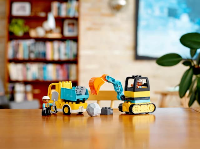 Truck & Tracked Excavator - Image 6