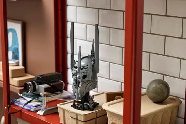 The Lord of the Rings: Sauron's Helmet - Image 3