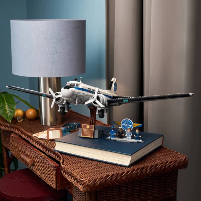 Douglas™ DC-3™ PAN AM® Airliner - Image 17