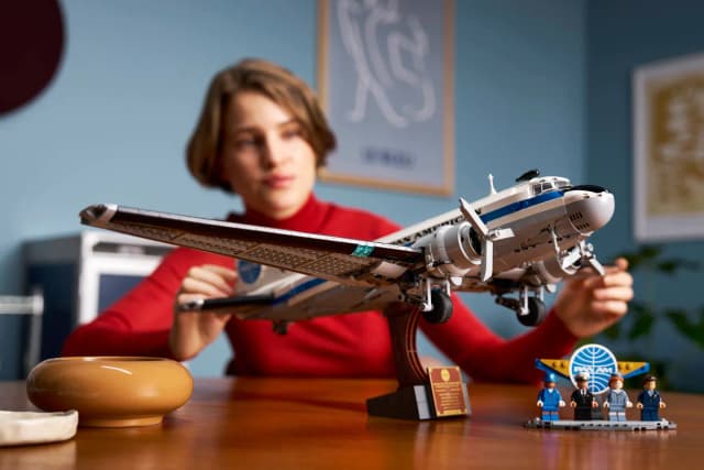 Douglas™ DC-3™ PAN AM® Airliner - Image 15