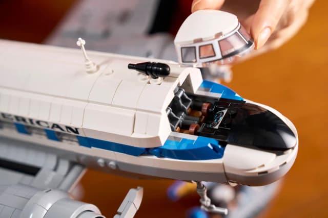 Douglas™ DC-3™ PAN AM® Airliner - Image 12