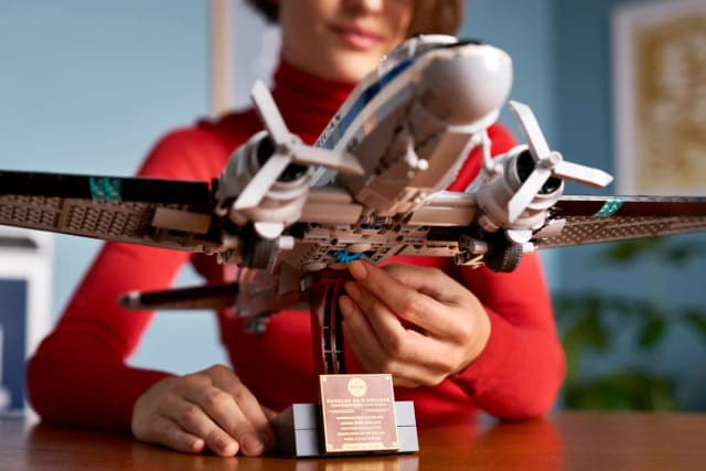 Douglas™ DC-3™ PAN AM® Airliner - Image 13