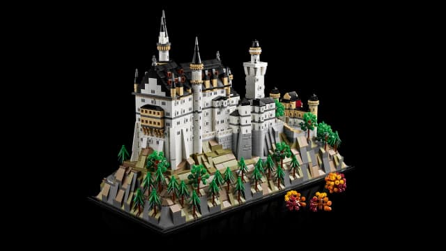 Neuschwanstein Castle - Image 13