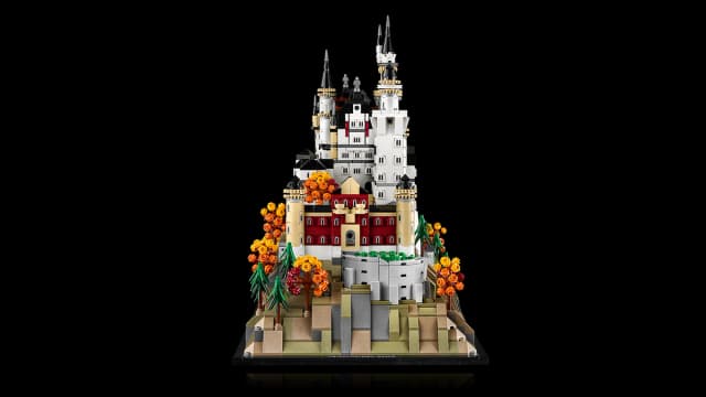 Neuschwanstein Castle - Image 11