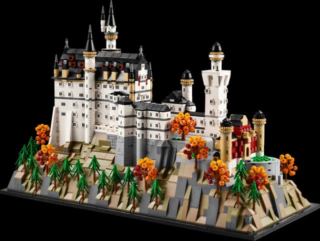 Neuschwanstein Castle - Image 8