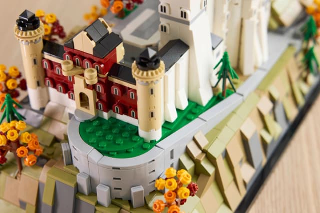 Neuschwanstein Castle - Image 10