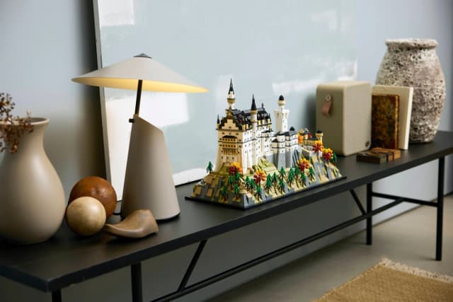 Neuschwanstein Castle - Image 6