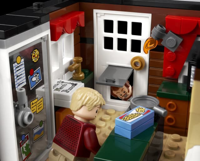 LEGO® Ideas Home Alone - Image 21