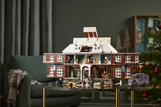 LEGO® Ideas Home Alone - Image 18