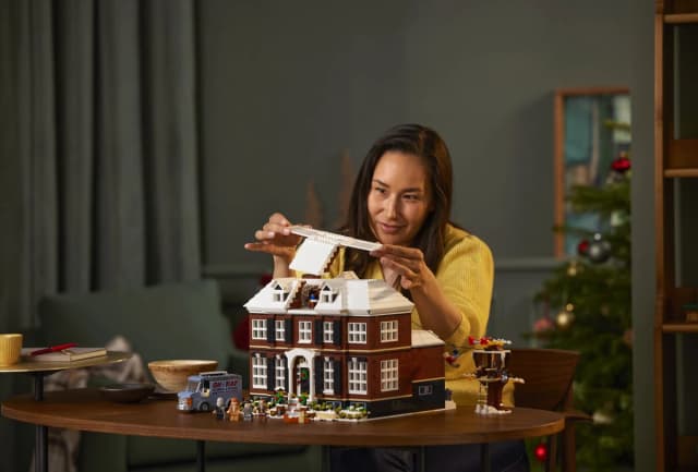 LEGO® Ideas Home Alone - Image 10