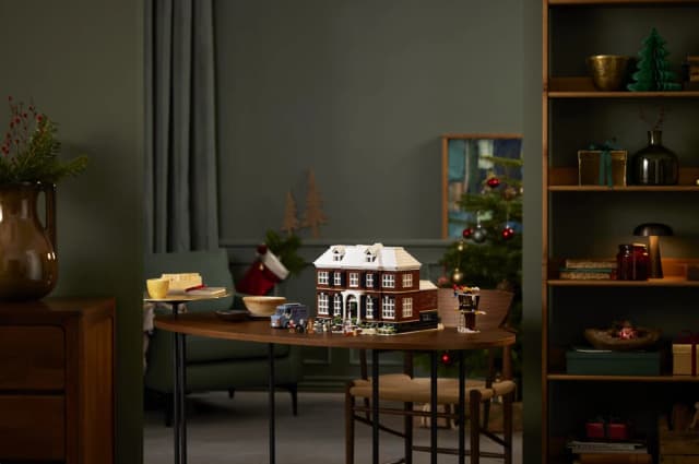 LEGO® Ideas Home Alone - Image 17