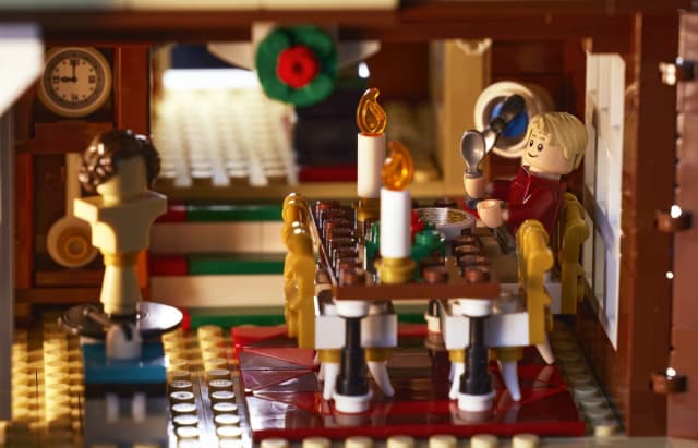 LEGO® Ideas Home Alone - Image 22