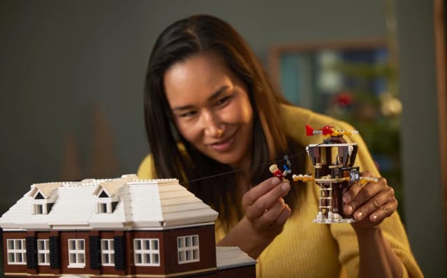LEGO® Ideas Home Alone - Image 2